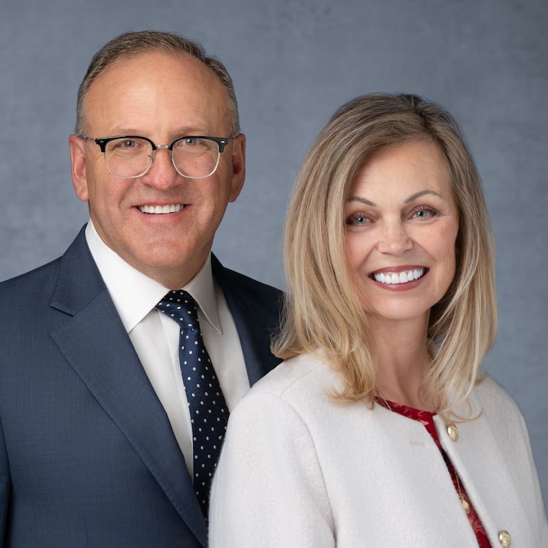 Kirk Feller e April Feller, que servirão como presidente e companheira da Missão Nevada Reno a partir de julho de 2026.
