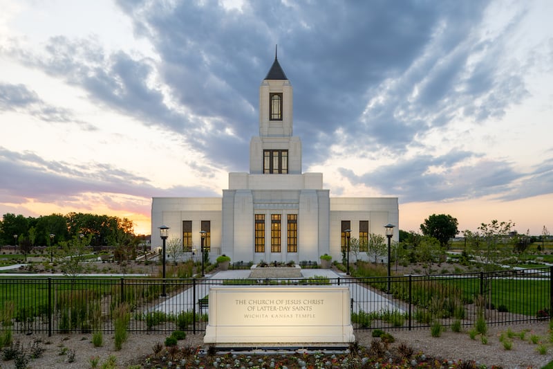O Templo de Wichita, Kansas em um dia nublado.