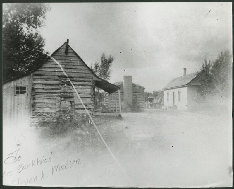 Uma foto da propriedade de Green Flake em Union, Utah, por volta de 1910. Green Flake era um membro negro da companhia pioneira de vanguarda de Brigham Young de 1847.