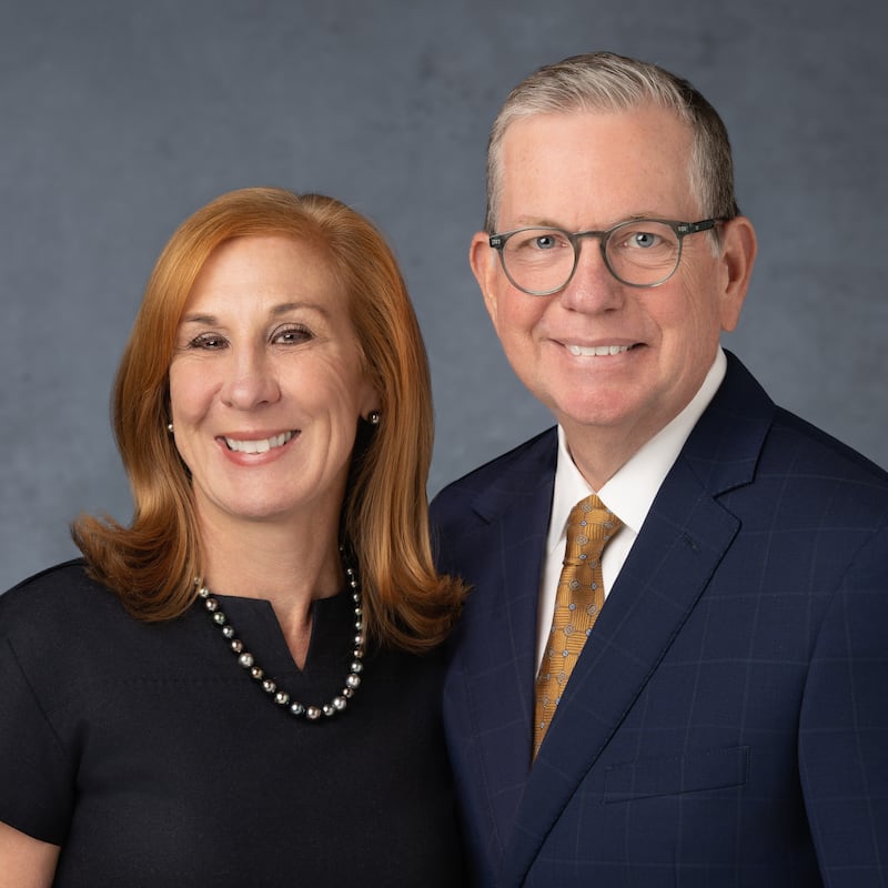 Christopher H. Clason e Kristine D. Clason, que servirão como presidente e companheira da nova Missão Perú Tacna a partir de julho de 2026.