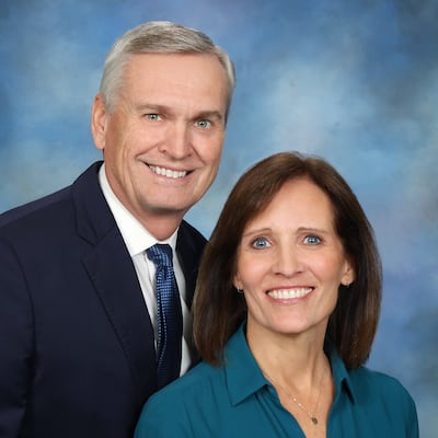 Jeffrey C. McMullin e Jill Whatcott McMullin.