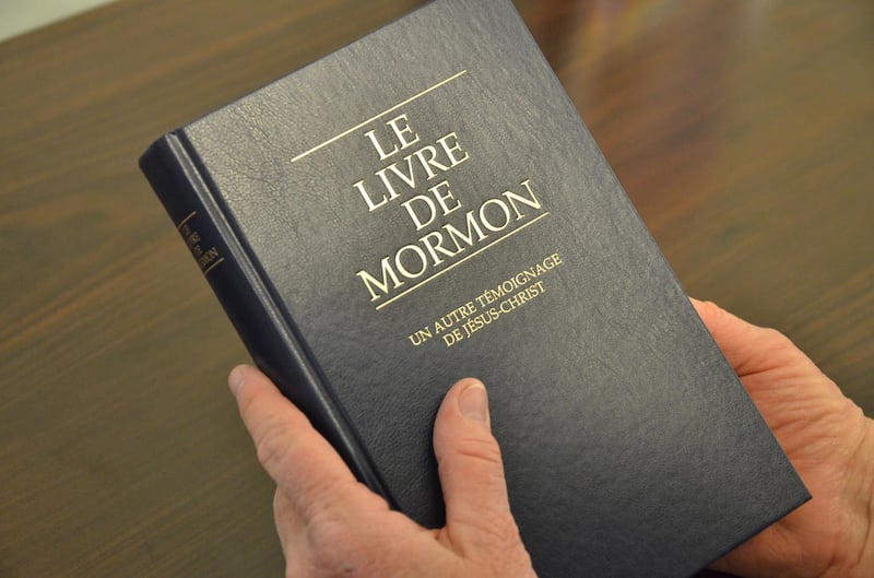Front cover of a more recent edition of the Book of Mormon in French.