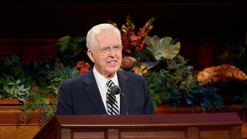 O Presidente D. Todd Christofferson, segundo conselheiro da Primeira Presidência, fala durante a sessão de sábado à manhã da 196ª Conferência Geral Semestral de A Igreja de Jesus Cristo dos Santos dos Últimos Dias no Centro de Conferências em Salt Lake City em 3 de outubro de 2026.