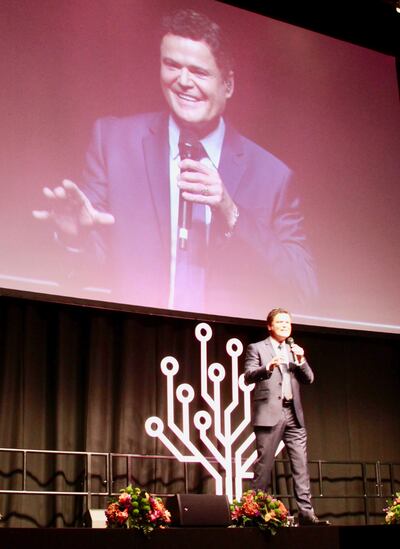 Donny Osmond entretém participantes no auditório do London ExCel na RootsTech Londres no sábado, dia 26 de outubro, 2019.