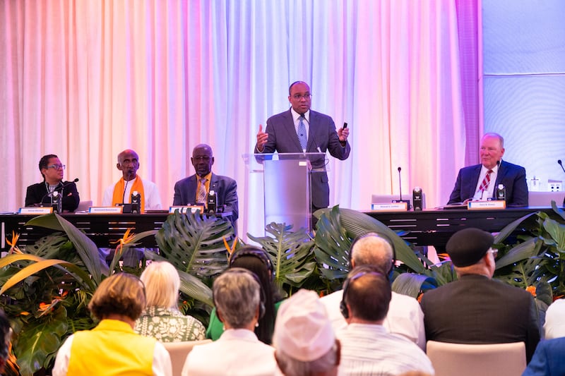 Elder Ahmad S. Corbitt, Setenta Autoridade Geral e membro da presidência da Área do Caribe da Igreja, fala no terceiro Simpósio Caribenho sobre Liberdade Religiosa em Punta Cana, República Dominicana.