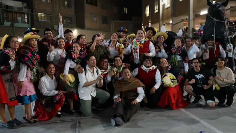 Aspectos da cultura peruana são apresentados durante um festival de dança para o centésimo aniversário dos Institutos de Religião em Lima, Peru, 26 de setembro de 2026.