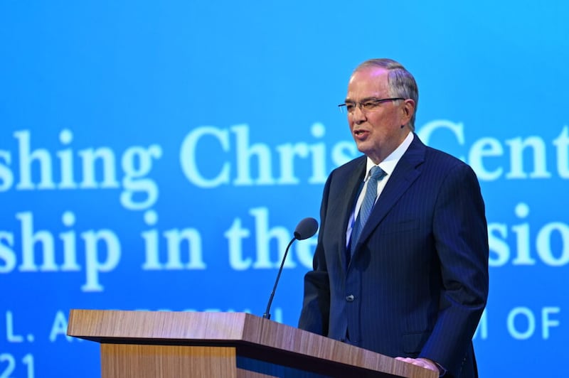 Élder Neil L. Andersen compartilha mensagem sobre a edificação de relacionamentos com os missionários e o aumento da fé, durante seu discurso no dia 24 de junho de 2021, no Seminário para Nova Liderança de Missão de 2021.