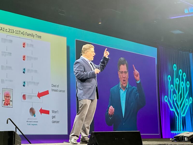 Brian Shirts, representando a empresa ConnectMyVariant, compartilhou tecnologia que permite aos usuários reconhecer padrões genéticos para ajudar a prevenir doenças.