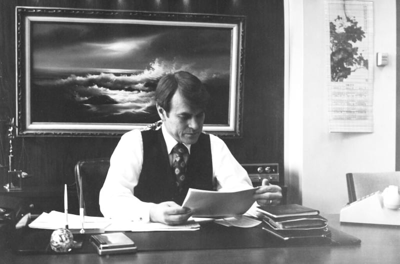 Em 1970, Élder Joe J. Christensen recebeu o convite para servir como comissário associado de educação, encarregado da educação religiosa, sob a direção do então Comissário Neal A. Maxwell.