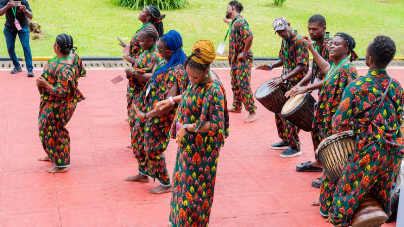 Artistas participam da oitava Conferência Anual de Fortalecimento da Família, realizada em 19–20 de junho de 2026, em Monróvia, Libéria.