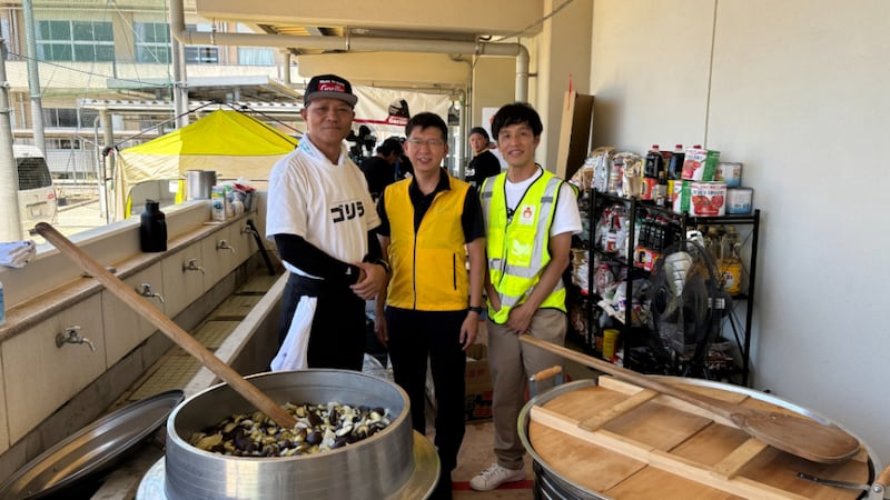 Os membros da Igreja e a Second Harvest Japan trabalham juntos para fornecer ajuda após o terremoto de 28 de julho de 2026 em Kumamoto, Japão.