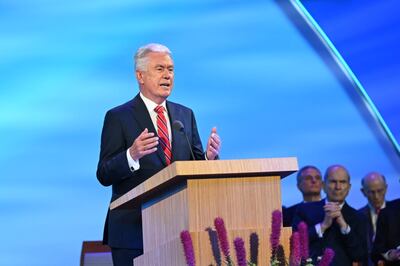 Élder Dieter F. Uchtdorf, do Quórum dos Doze Apóstolos, discursa durante o Seminário para Nova Liderança de Missão de 2021, realizado na quinta-feira dia 24 de junho, no Teatro do Centro de Conferências.