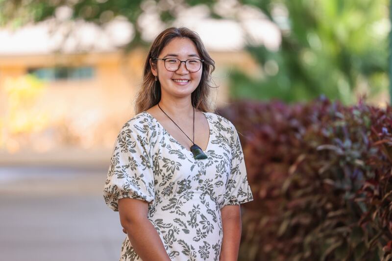 Enkhmaa Gemmell é retratada na BYU–Hawaii em 2025.