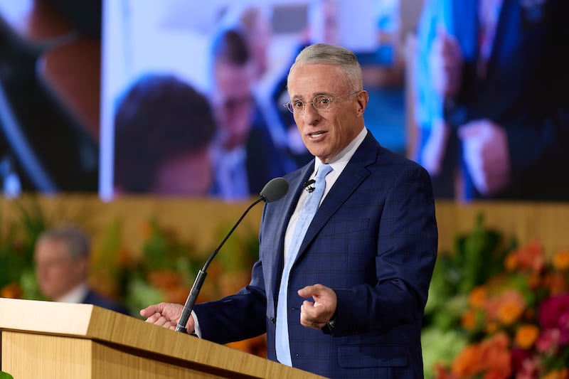Elder Ulisses Soares discursa durante o Seminário de 2026 para Novos Líderes de Missão na quinta-feira, 18 de junho de 2026, realizado no Centro de Treinamento Missionário de Provo, em Provo, Utah.
