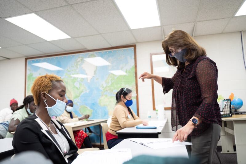 Elena Orrego veio para os Estados Unidos, com sua família, do Peru em 2010. Ela agora é coordenadora do Centro de Aprendizagem de Inglês no Centro Humanitário da Igreja em Salt Lake City.