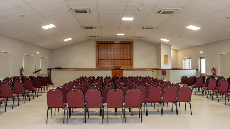 Angola inaugurou sua primeira capela da Igreja de Jesus Cristo no dia 8 de dezembro de 2023, localizada em 2451/13 Município de Belas, Estrada Camama-Talatona, Luanda, Angola.