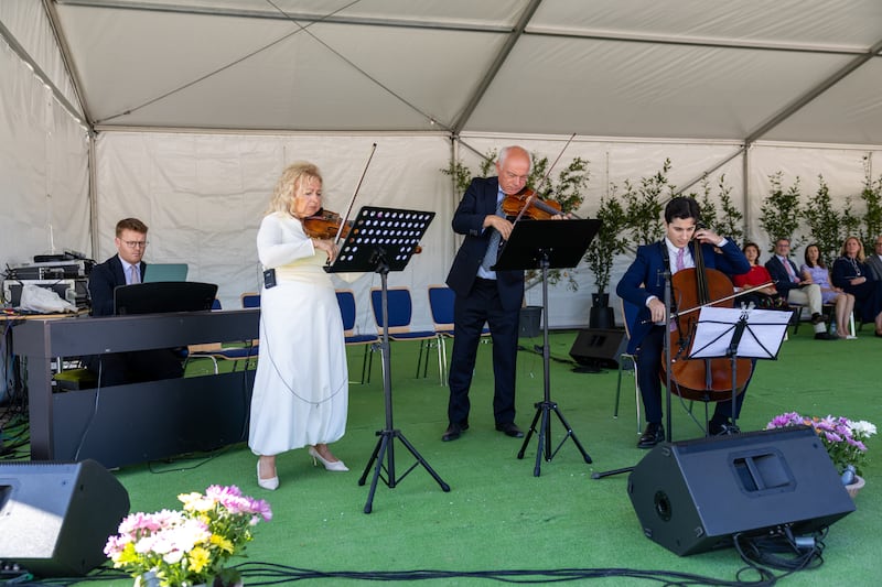 Um grupo apresenta o hino "Este é o Cristo" na cerimônia de início de construção do Templo de Barcelona, Espanha, no sábado, 19 de setembro de 2026, em Barcelona, Catalunha, Espanha.