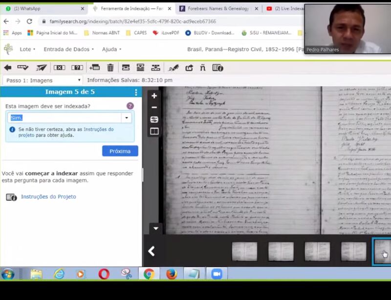 Pedro Palhares, à direita, mostra como indexar registros durante um evento ao vivo nas redes sociais do FamilySearch Brasil, no dia 17 de maio de 2020.