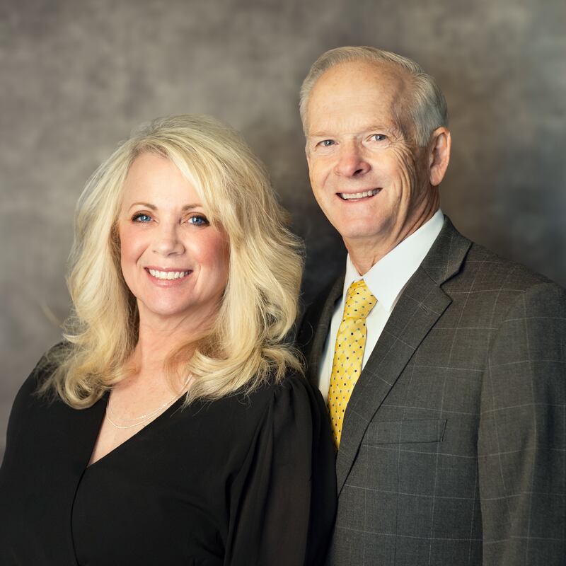 Rodney L. Chugg e Danett Chugg, que servirão como presidente e matrona do Templo de Saratoga Springs Utah a partir de setembro de 2026.