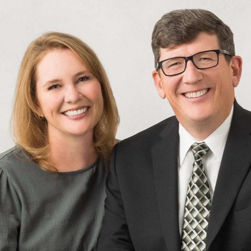 Thomas D. Burton e Patricia C. Burton, que servirão como presidente e companheira da Missão Filipinas Angeles a partir de julho de 2026.
