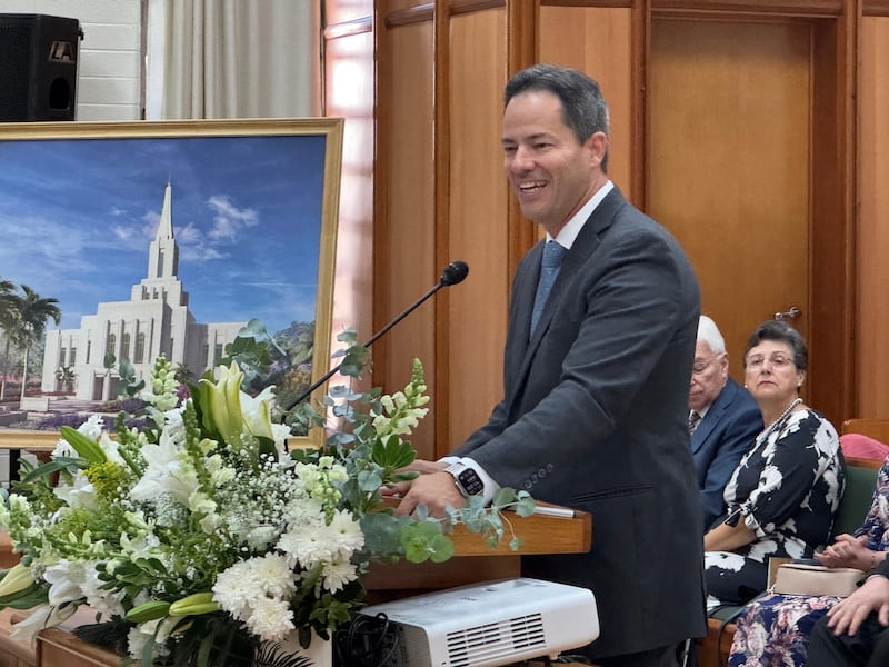 Élder Ronald M. Barcellos, um Setenta Autoridade Geral e conselheiro da presidência da Área Brasil, fala na cerimônia de lançamento da pedra fundamental do Templo Brasil em Santos no sábado, 1º de agosto de 2026, em Santos, Brasil.
