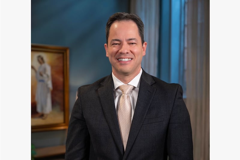 Élder Ronald M. Barcellos, um Setenta Autoridade Geral, fala para alunos da BYU–Pathway Worldwide durante uma transmissão do devocional na sexta-feira, 6 de fevereiro de 2026.