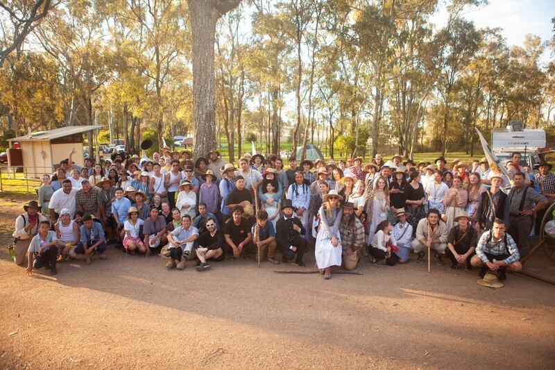 Jovens da Estaca Coomera Austrália, no estado de Queensland, posam para um foto, em outubro de 2022.