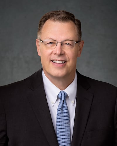 Élder Clark G. Gilbert do Quórum dos Doze Apóstolos.