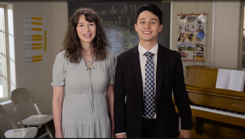 Dois jovens, Sam e Lucas, descrevem como os líderes dos jovens podem usar o novo manual combinado “Vem, e Segue-Me” de 2024, em um vídeo da biblioteca de mídia da Igreja.