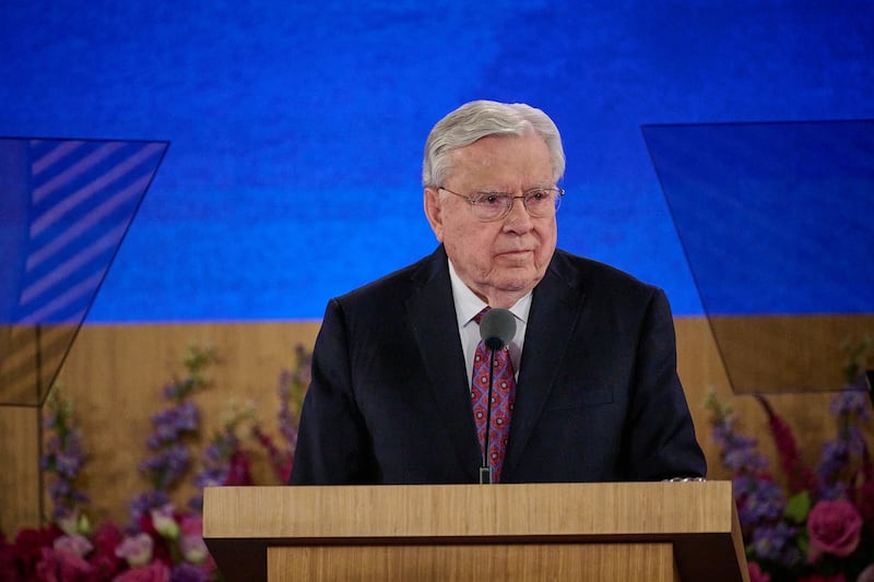 Presidente M. Russell Ballard, Presidente em Exercício do Quórum dos Doze Apóstolos, fala no Seminário para Novos Líderes de Missão no Centro de Treinamento Missionário de Provo, Utah, em 22 de junho de 2023.