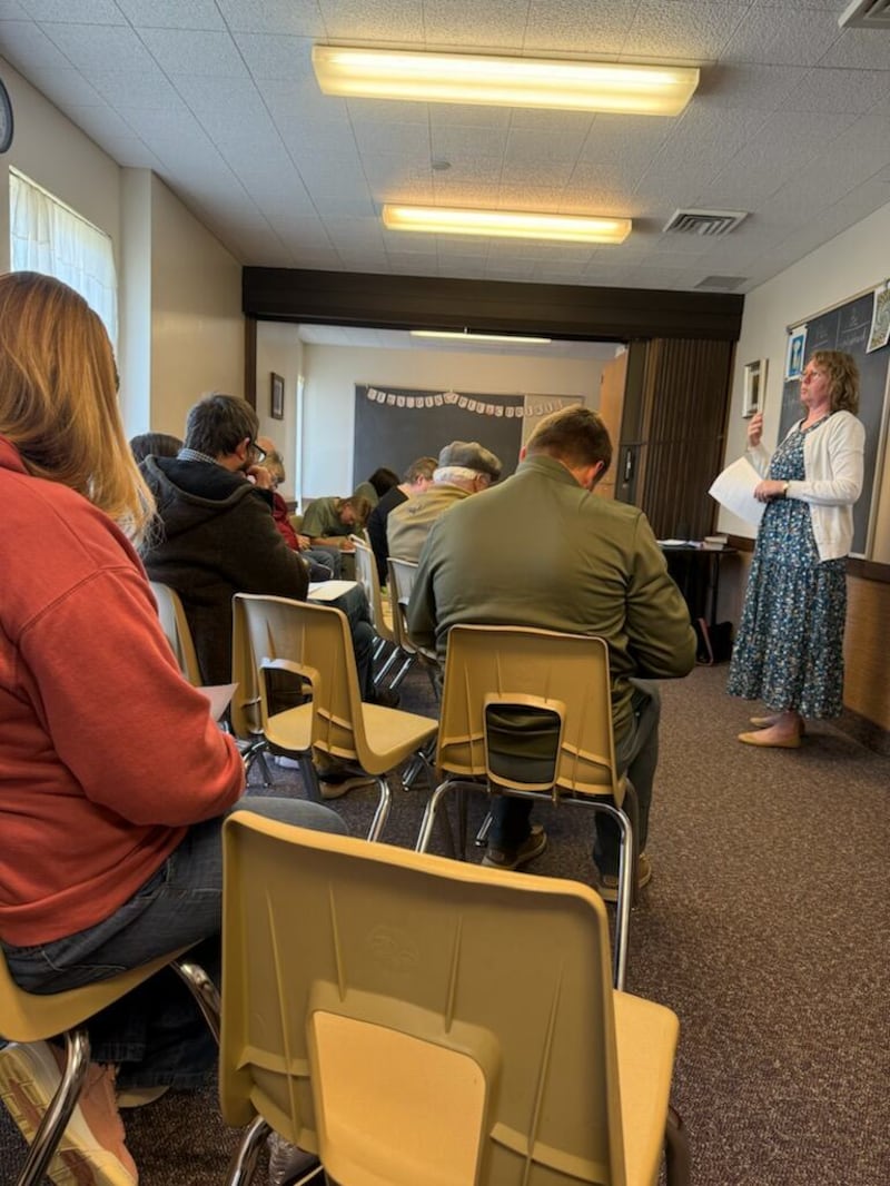 Um professor conduz uma discussão durante uma conferência de For the Strength of Adults em Marshfield, Missouri, 17 de janeiro de 2026.