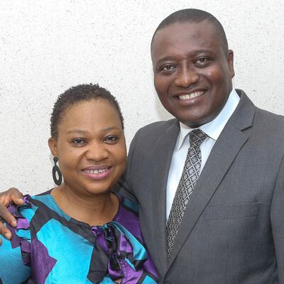 Élder Adeyinka A. Ojediran e irmã Olufunmilayo Omolola Ojediran