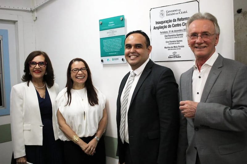 Alan Feitosa of The Church of Jesus Christ of Latter-day Saints, middle right, is pictured with Tânia Coelho, the secretary of health of the state of Ceará, middle left, and other representatives from the medical field at Albert Sabin Children's Hospital in Fortaleza, in the state of Ceará, Brazil, on Jan. 20, 2026. The Church donated surgical and diagnostic equipment to the hospital.