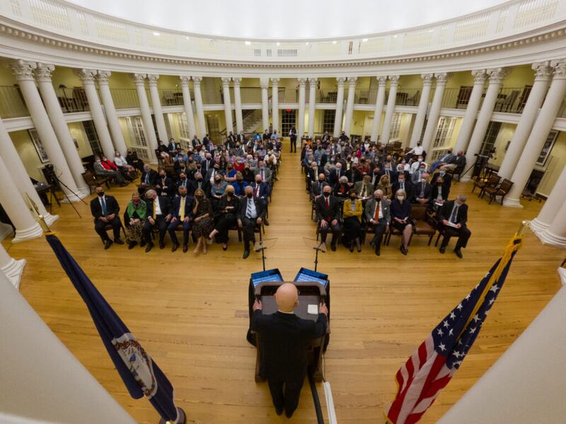 O Presidente Dallin H. Oaks da Primeira Presidência faz o Discurso Joseph Smith de 2021 na Sala Domo da Rotunda da Universidade de Virgínia na sexta-feira, 12 de novembro de 2021.