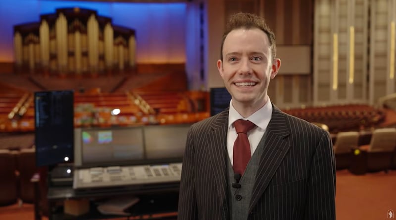 Braden Earl Howard, um especialista em iluminação da Igreja, é apresentado em um novo vídeo da Igreja sobre o trabalho nos bastidores de técnicos de áudio e iluminação antes da conferência geral.