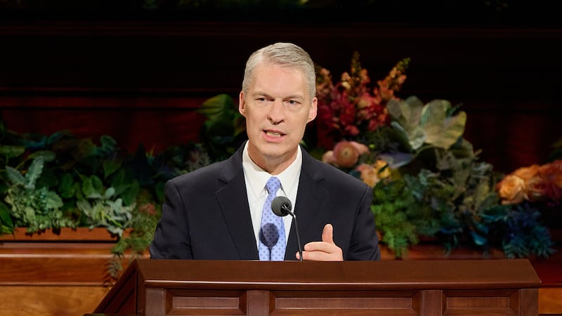 Élder Jeremiah J. Morgan, um Setenta Autoridade Geral, discursa durante a sessão de sábado à tarde da 196.ª Conferência Geral Semestral de A Igreja de Jesus Cristo dos Santos dos Últimos Dias no Centro de Conferências em Salt Lake City em 3 de outubro de 2026.