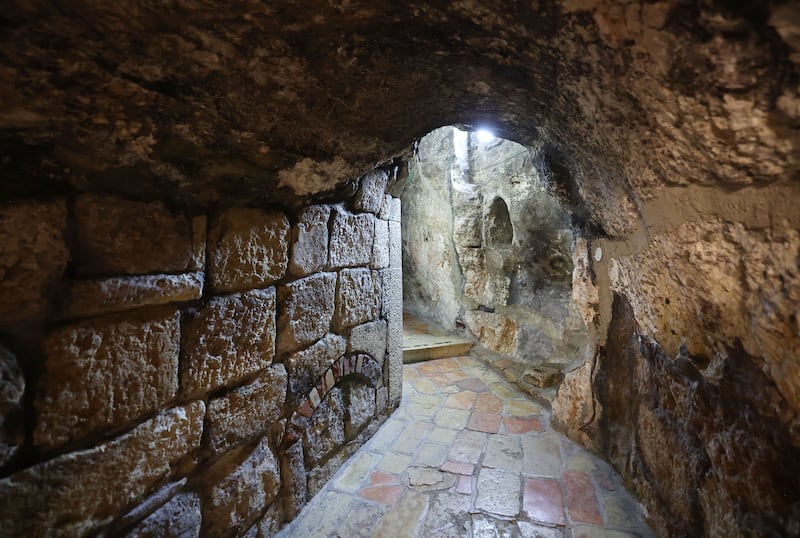As grutas sob a Igreja da Natividade e Capela de Santa Catarina em Belém na sexta-feira, 21 de abril de 2023.