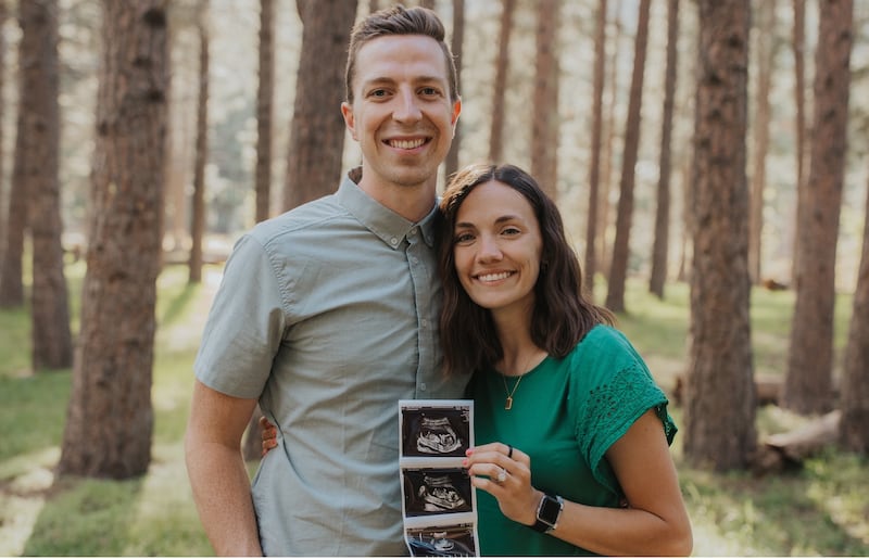 O santo dos últimos dias e ex-astro do basquete da Universidade Utah State, Justin Bean, e sua esposa, Claire, estão se mudando para a Alemanha em agosto de 2023, onde Justin jogará basquete profissional no Alba Berlin e sua esposa dará à luz o primeiro filho do casal. Seu bebê deve nascer em novembro de 2023.